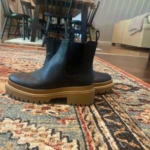 Black chelsea boots